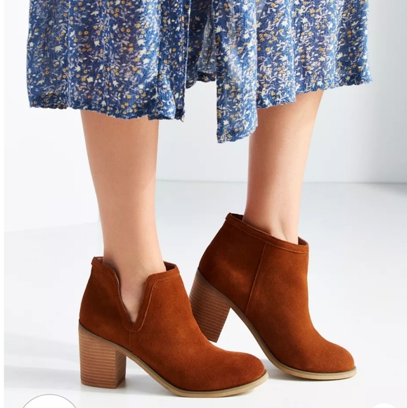 URBAN OUTFITTERS Brown Suede Ankle Boots - Picture 1 of 11